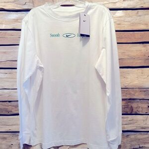 NWT Nike Women’s/Unisex Long Sleeves Basketball Tee Loose Fit Retro Graphic Tee